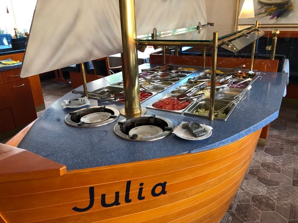 Salatschiff-Buffet im Restaurant Opatija Lüneburg