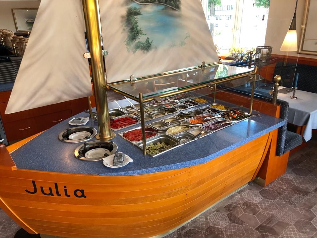 Das Salat-Bar-Schiff im Restaurant Opatija Lüneburg & frische Zutaten für besondere Anlässe